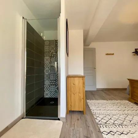 Casa de Férias Les Bulles De Carca - Maison Avec De Nage